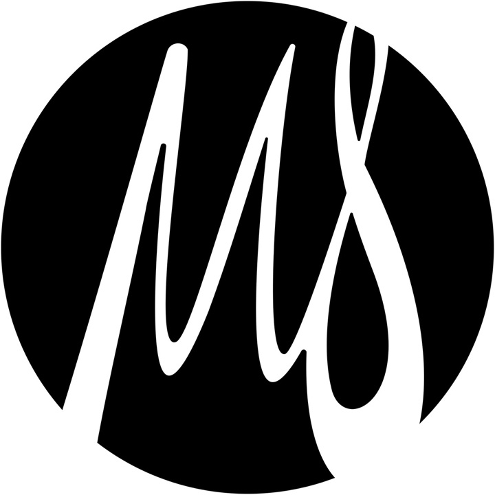 Rundes M8-Monogramm, mit dem Pinsel gezeichnet